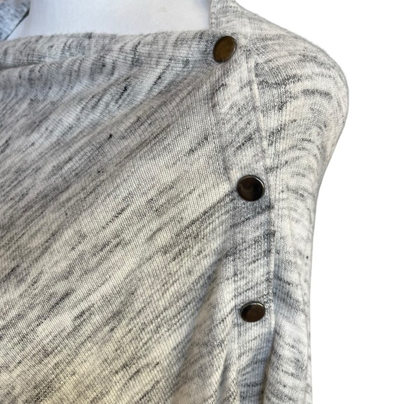 Talbots Gray Side Shoulder Snap Pullover Poncho Sweater Asymmetrical Hem Sz M/L - Picture 4 of 9